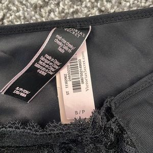 NWT Victoria’s Secret Midrise Cheeky Underwear Size Small